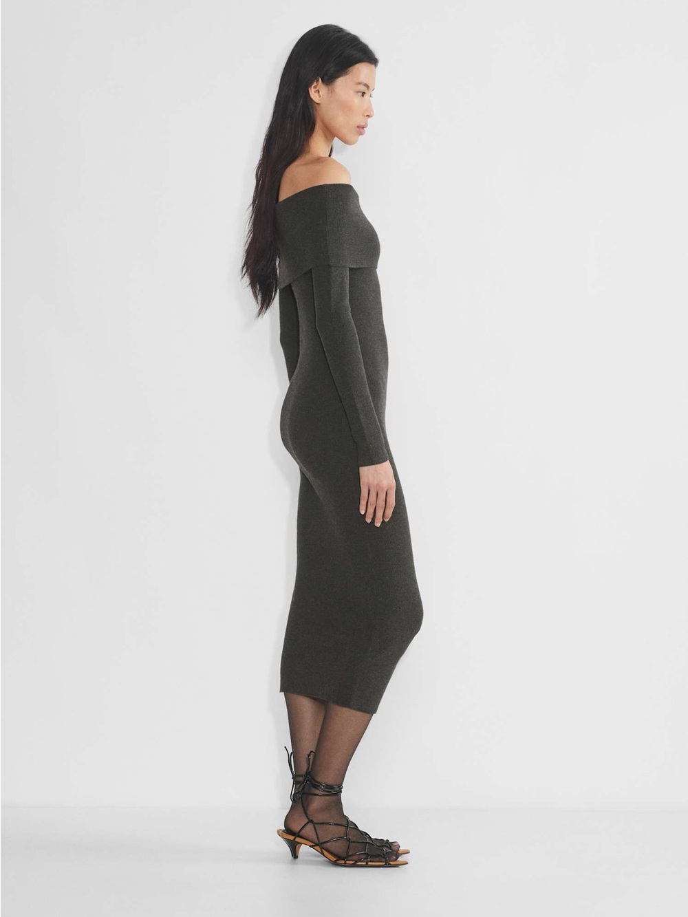 NEW Aritzia Wilfred Clarion Dress
Peachy soft off-the-shoulder sweater dress - Picture 3 of 12
